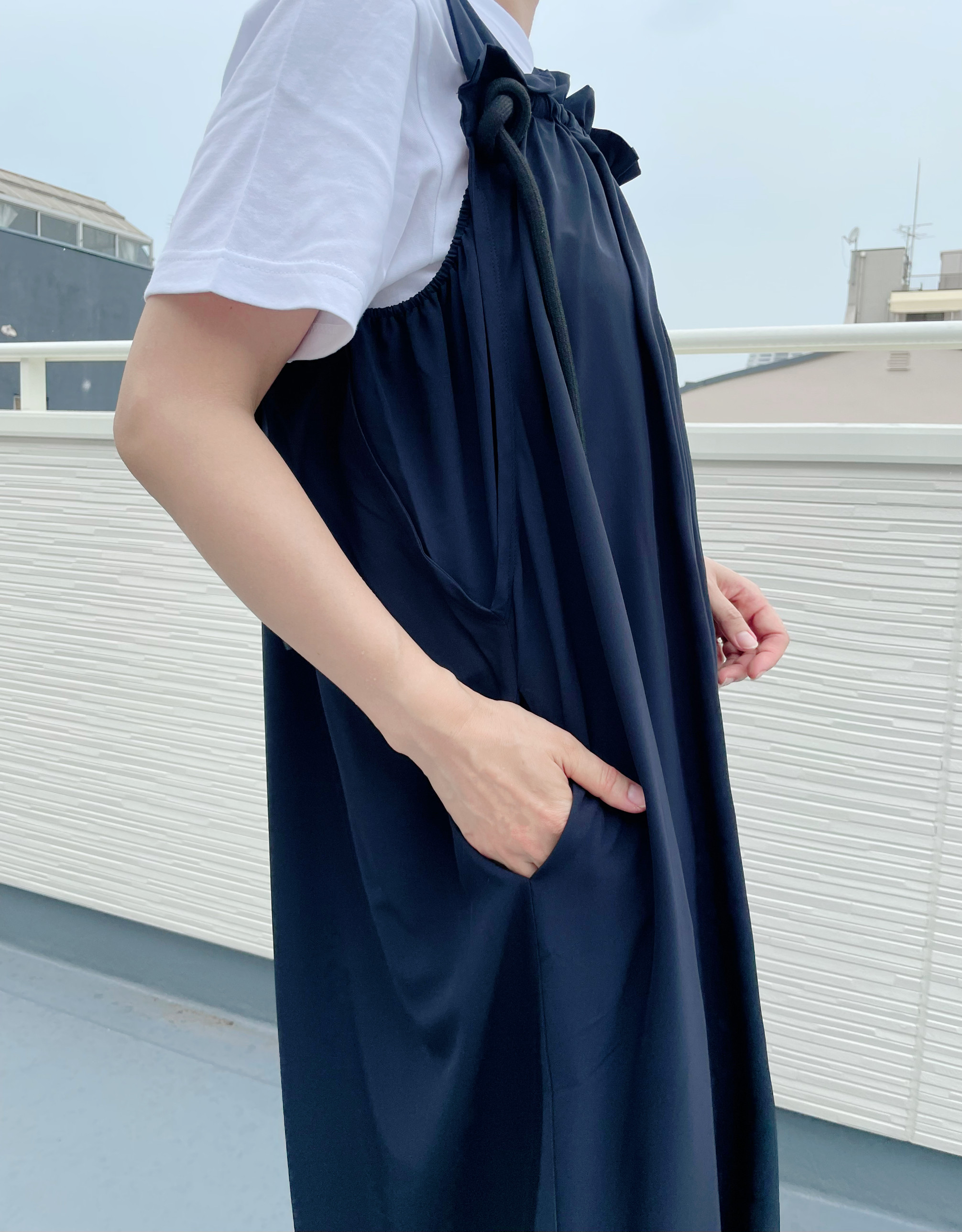 【新作再販】大人かわいい 紐付きギャザー サロペット ワンピース オールインワン フォーマル22006紺ネイビー