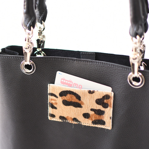ハンドメイド刺繍バッグ レザーBagに刺繍を施したリネンを縫い付けました Shut up(シャラップ) トートバッグ Embrace  通販｜Creema(クリーマ) 14289441
