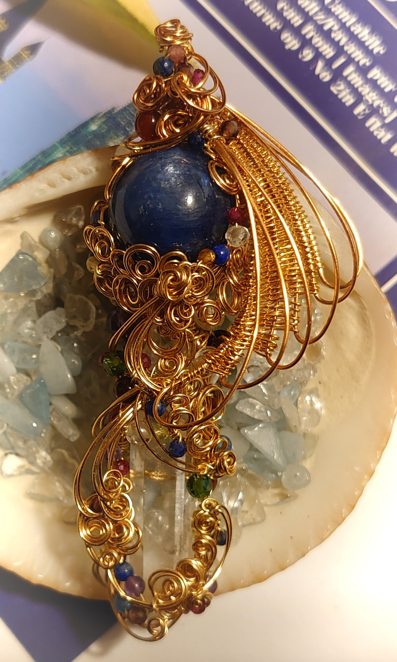 宝石質　天然色のカイヤナイト　ペンダント