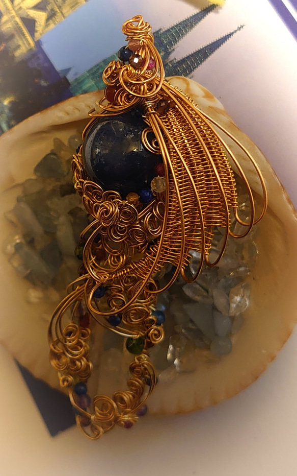 宝石質　天然色のカイヤナイト　ペンダント 3枚目の画像