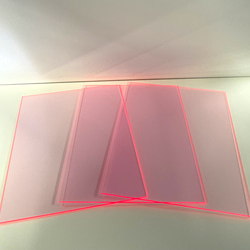 アクリルプレート　2mm　エッジカラー蛍光ピンク 1枚目の画像