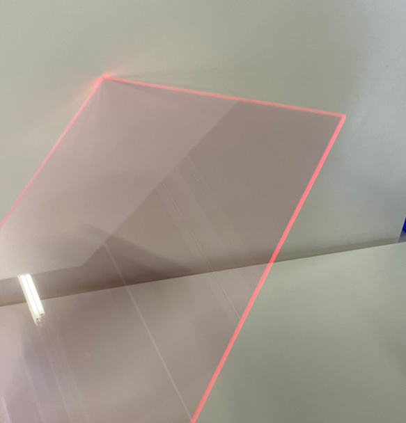 アクリルプレート　2mm　エッジカラー蛍光ピンク 3枚目の画像
