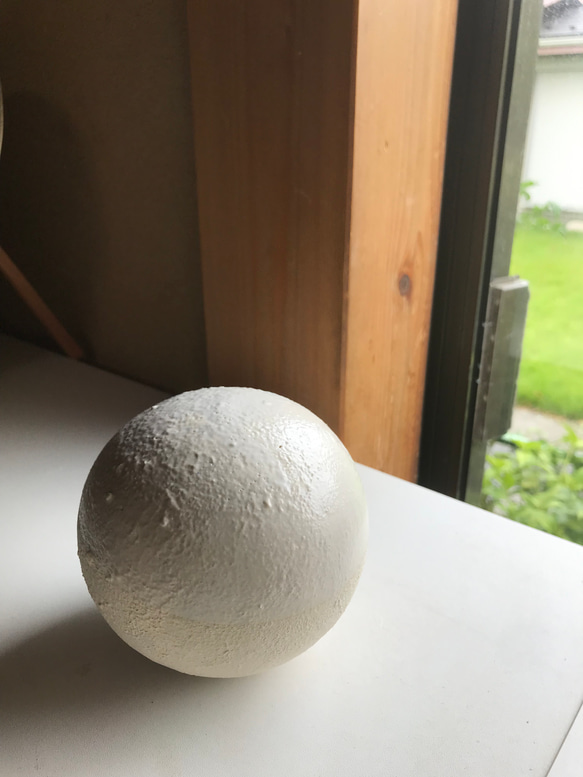 球のオブジェ　white 1枚目の画像
