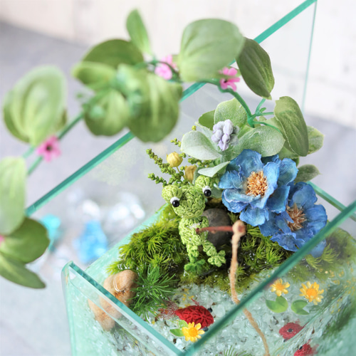 金魚とカエルの涼しいガラス苔アート プリザーブドフラワー【退職祝い