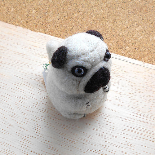 羊毛フェルト　パグ　犬 2頭身のパグ犬 羊毛フェルト マナウヲ（てんめのながや） 通販