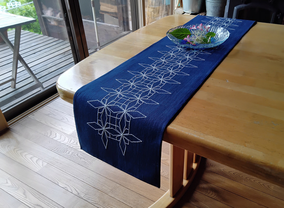 刺し子　テーブルランナー　（１２０センチ）テッツセン 1枚目の画像