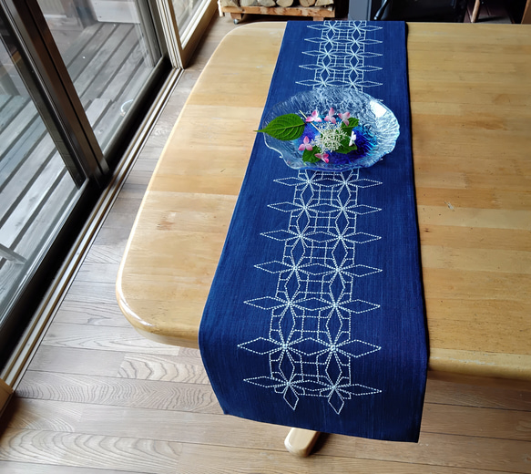 刺し子　テーブルランナー　（１２０センチ）テッツセン 3枚目の画像
