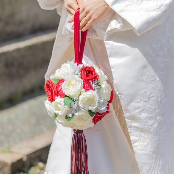 華やぎボールブーケ・和装ブーケ・紅白の薔薇 3枚目の画像