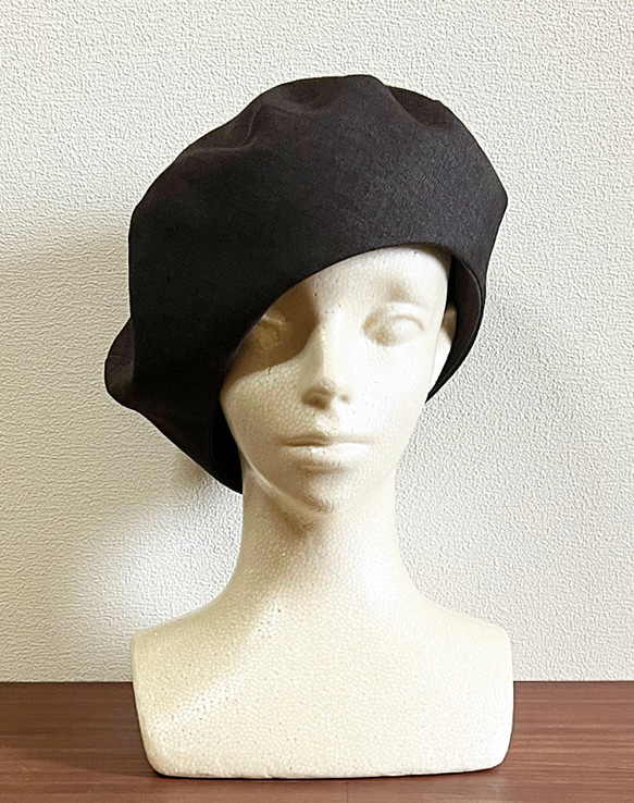 新作‼️カタチにこだわるベレー帽　リネン　ダークブラウン 2枚目の画像