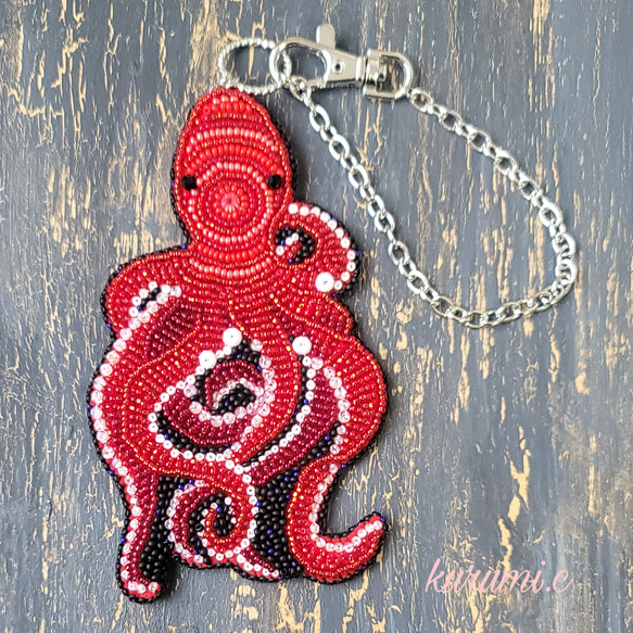 【リュウキュウアカショウビン】ビーズ刺繍ブローチバッグチャーム ツバメのビーズ刺繍ブローチ ～バッグチャームにもなります