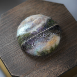 羊毛フェルト　アンティークな風景　ブローチantique landscape brooch 6枚目の画像