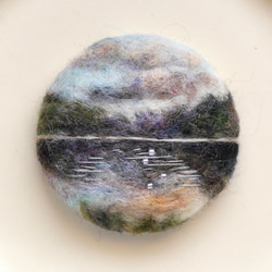 羊毛フェルト　アンティークな風景　ブローチantique landscape brooch 3枚目の画像