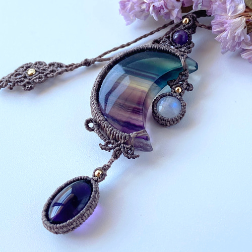 レインボームーンストーンアメジストマクラメネックレス