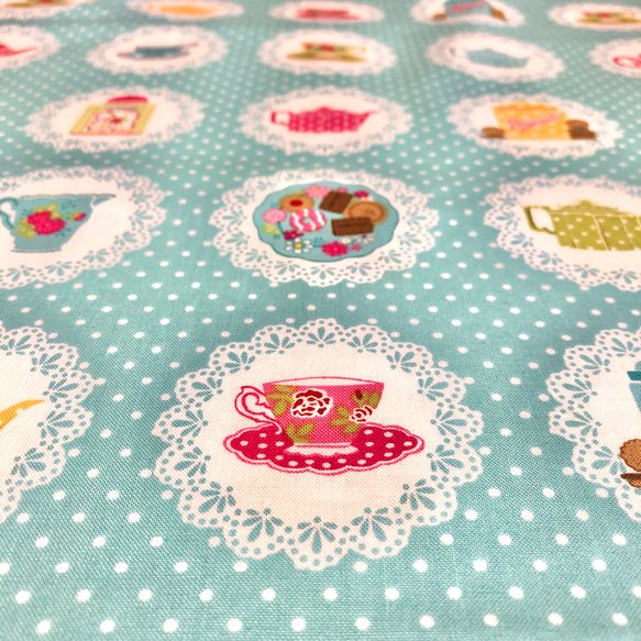 【ラスト1枚】60cmカット　USAコットン　makower uk　Tea Party doilies 1枚目の画像