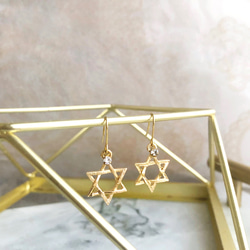 ゴールド煌めくダビデの星ピアス＊ステンレスフック（14kgfに変更可） 2枚目の画像