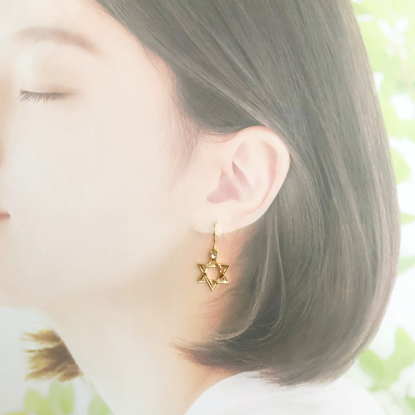 ゴールド煌めくダビデの星ピアス＊ステンレスフック（14kgfに変更可） 3枚目の画像