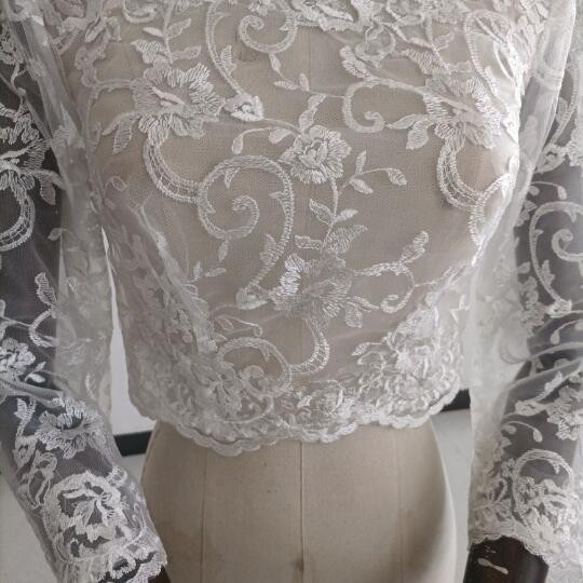 Bolero Elegant Bride 包扣長袖 第3張的照片