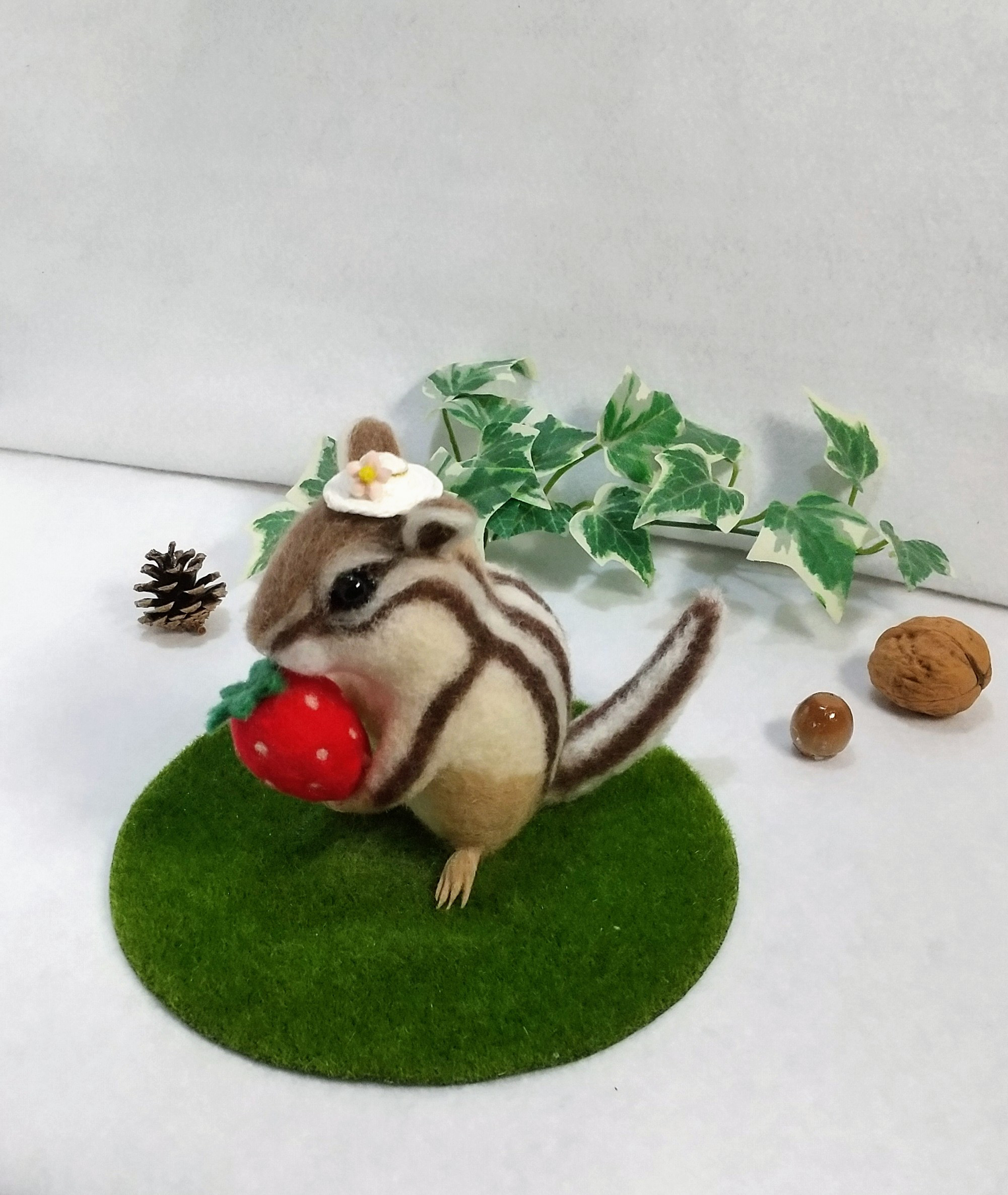 羊毛フェルトシマリス 羊毛フェルト chocomom 通販 13000092