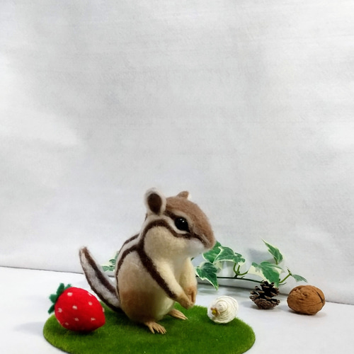 シマリス　羊毛フェルト 羊毛フェルト シマリス | iichi 日々の暮らしを心地よくする