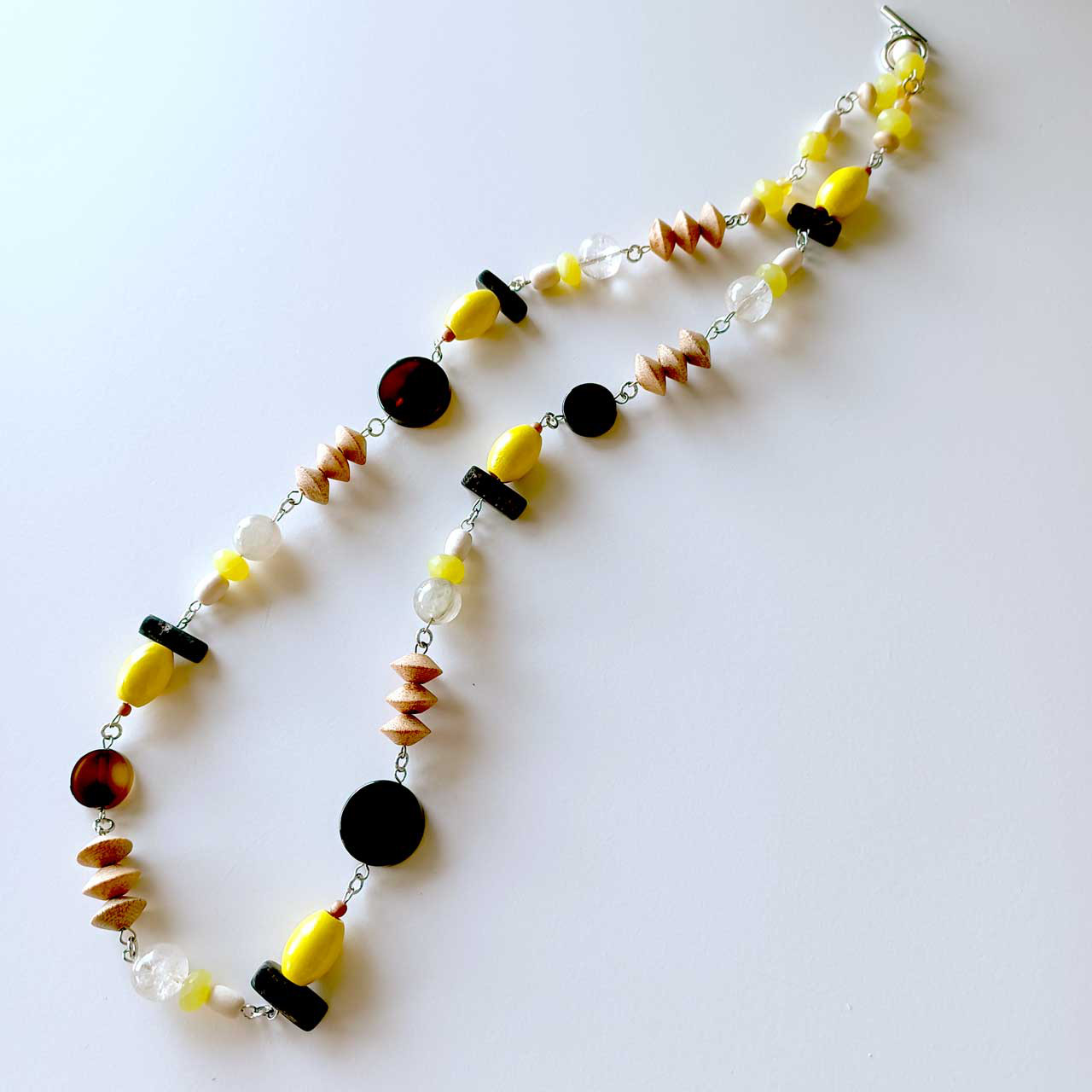 ミックス素材のユーズフルなネックレス　イエロー