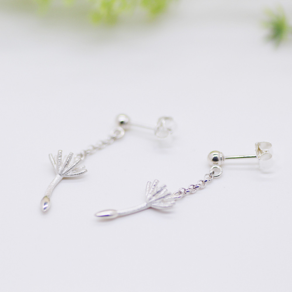 タンポポの綿毛のシルバーピアス