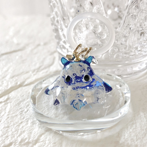No37・桜の花とキツネさんのキーホルダー・ハンドメイド・レジン
