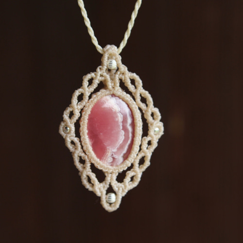 ロードクロサイト（インカローズ） 菱形 マイクロマクラメ ペンダント