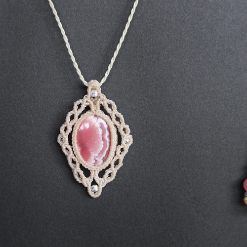 ロードクロサイト（インカローズ） 菱形 マイクロマクラメ ペンダント