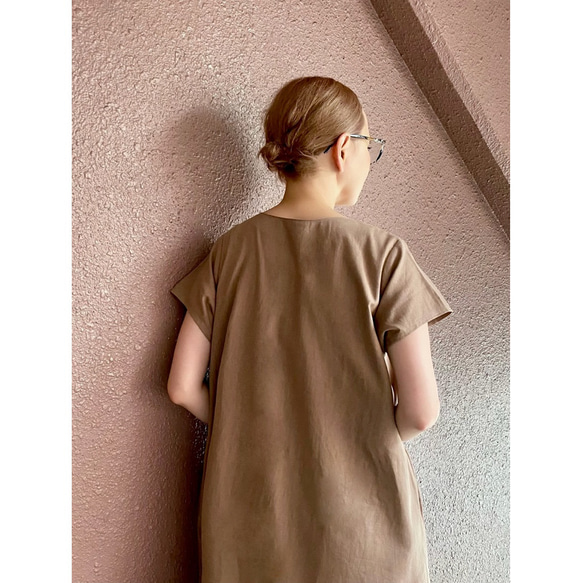 RATA ❤️常規長度❣️寬鬆棉麻連身裙❤️蓬鬆成人摩卡❤️簡約領口 第4張的照片