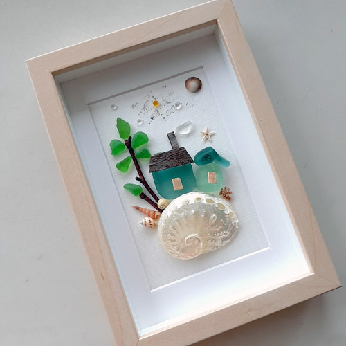 家と虹色に光る丘〉シーグラスアート その他アート moon 通販 14293538