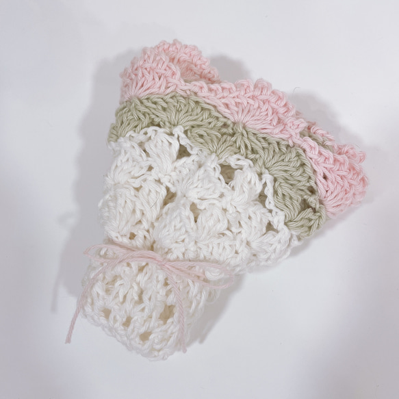 花束ドイリー(鍋敷き・レース・インテリア)-かぎ編み・レース編み- 2枚目の画像