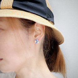 【初夏 人気】ネモフィラ マット ライト ブルー ホワイト 美濃焼 夏ピアス 夏イヤリング 5枚目の画像