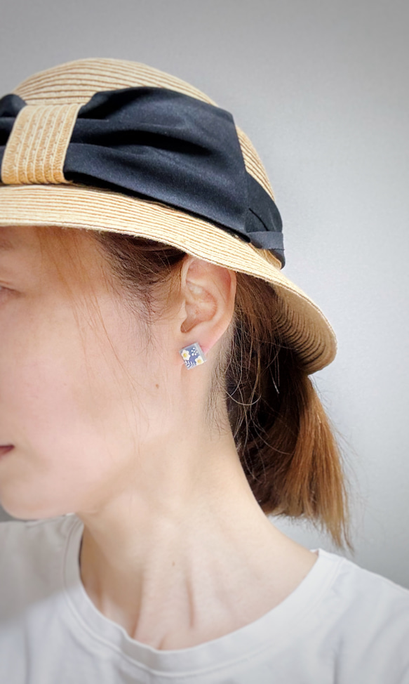 【初夏 人気】ネモフィラ マット ライト ブルー ホワイト 美濃焼 夏ピアス 夏イヤリング 5枚目の画像