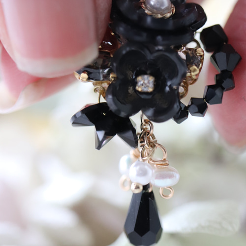 クールブラックビーズ刺繍フラワー　ピアス　イヤリング お花❁のビーズ刺繍 ピアス／イヤリング（ブラック） ピアス（スタッド