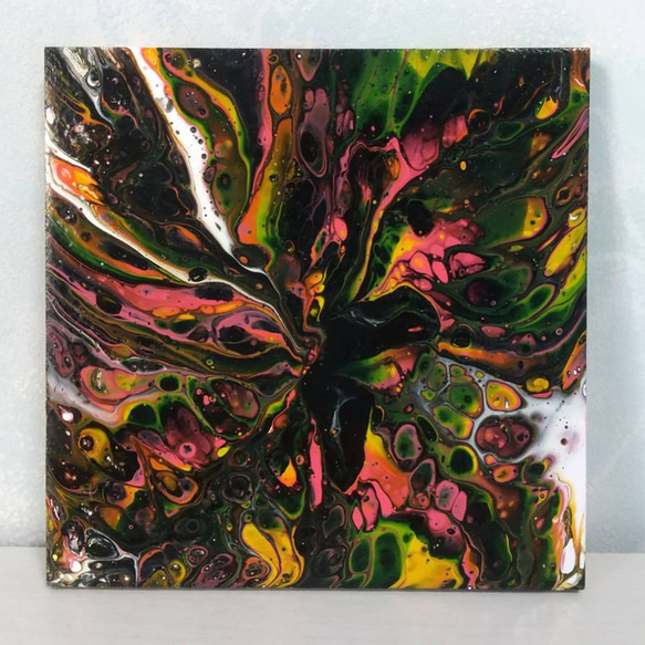 原画 黒 ピンク グリーン ポーリングアート フルイドアート 抽象
