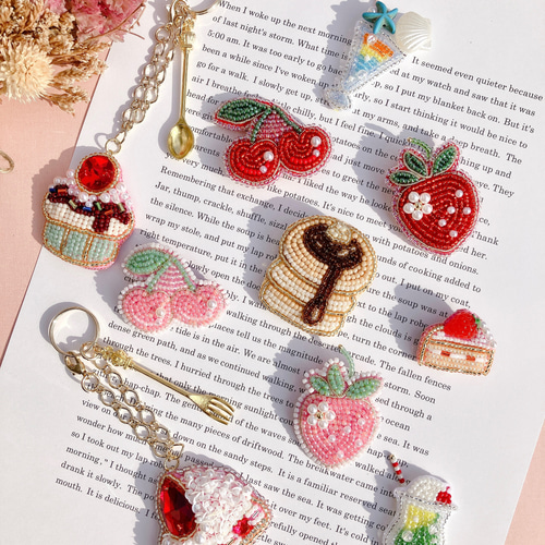 ビーズ刺繍 ✳︎赤いさくらんぼブローチ✳︎ /サクランボ/果物