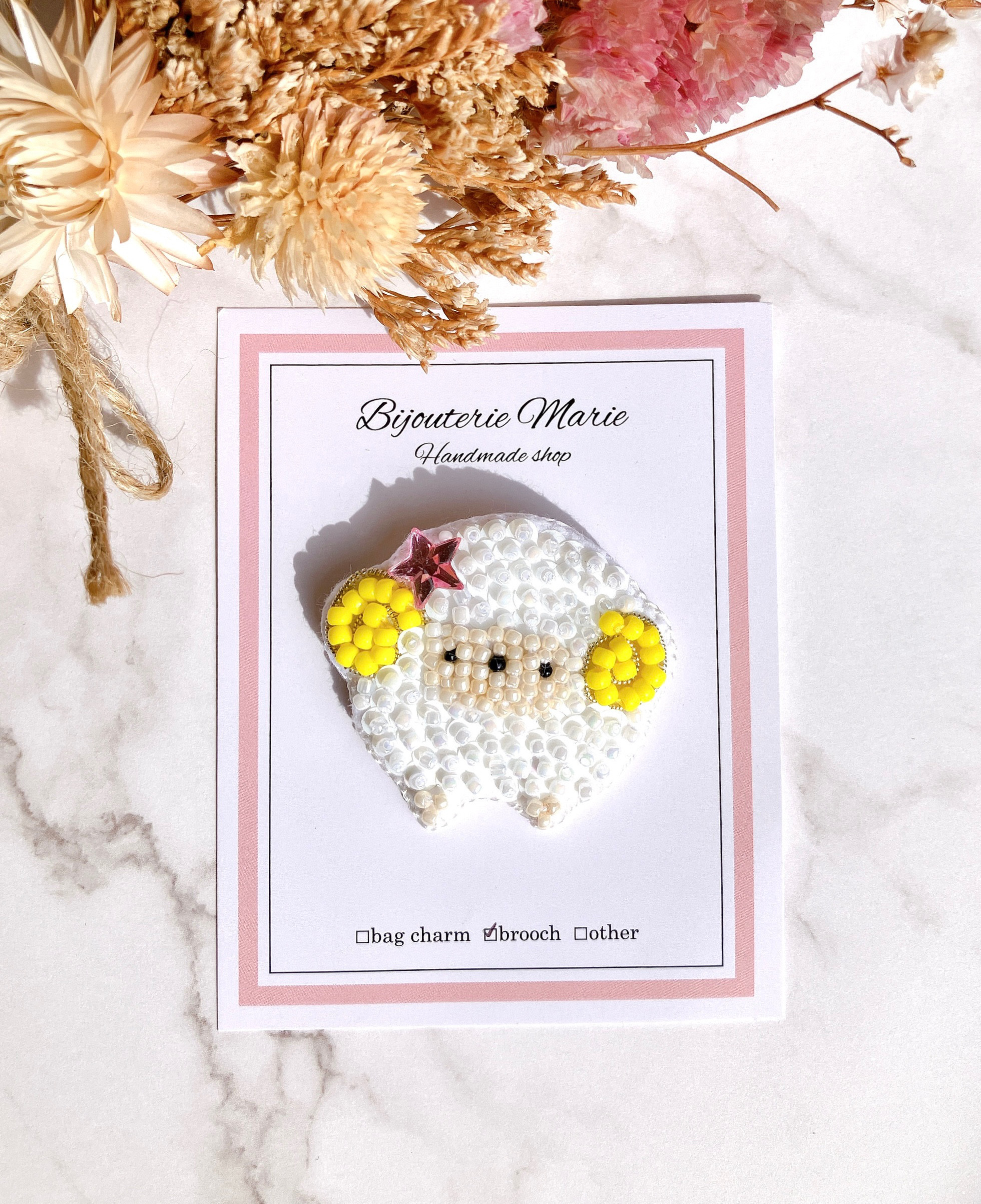 ビーズ刺繍 ✳︎まんまる羊のブローチ✳︎ /ひつじ/ホワイト/動物