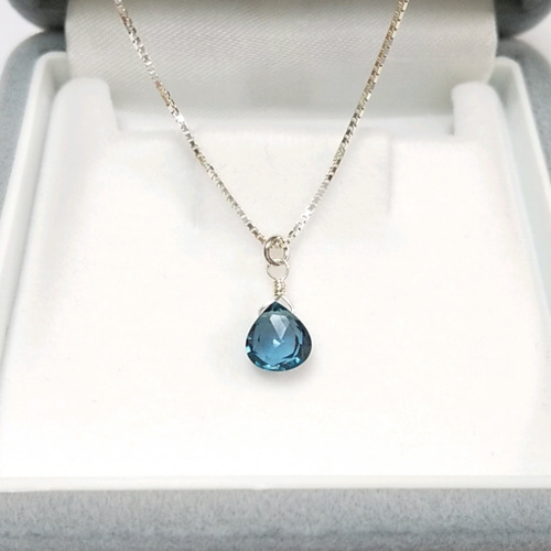 綺麗なマロンカットのロンドンブルートパーズシルバーネックレス  