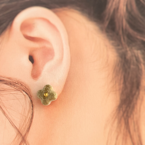 【初夏 人気】花柄ピアス 小ぶり 5粒セット｜夏カラー×美濃焼×ガラス×金箔｜リバティ調イヤリング対応可 6枚目の画像