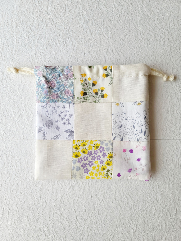 巾着袋mini(2個組)　パッチワーク　花柄 3枚目の画像
