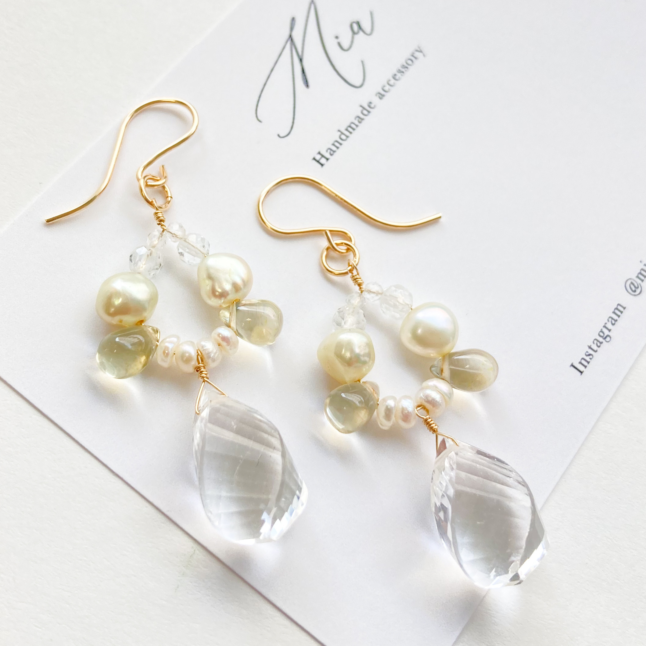 ［14kgf］宝石質　天然水晶とパールや天然石のリースピアス　イヤリング変更可