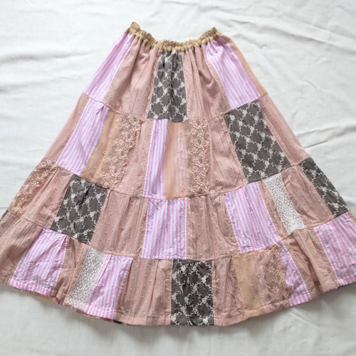 スイス製ヴィンテージストライプと刺繍&レースのパッチワーク  