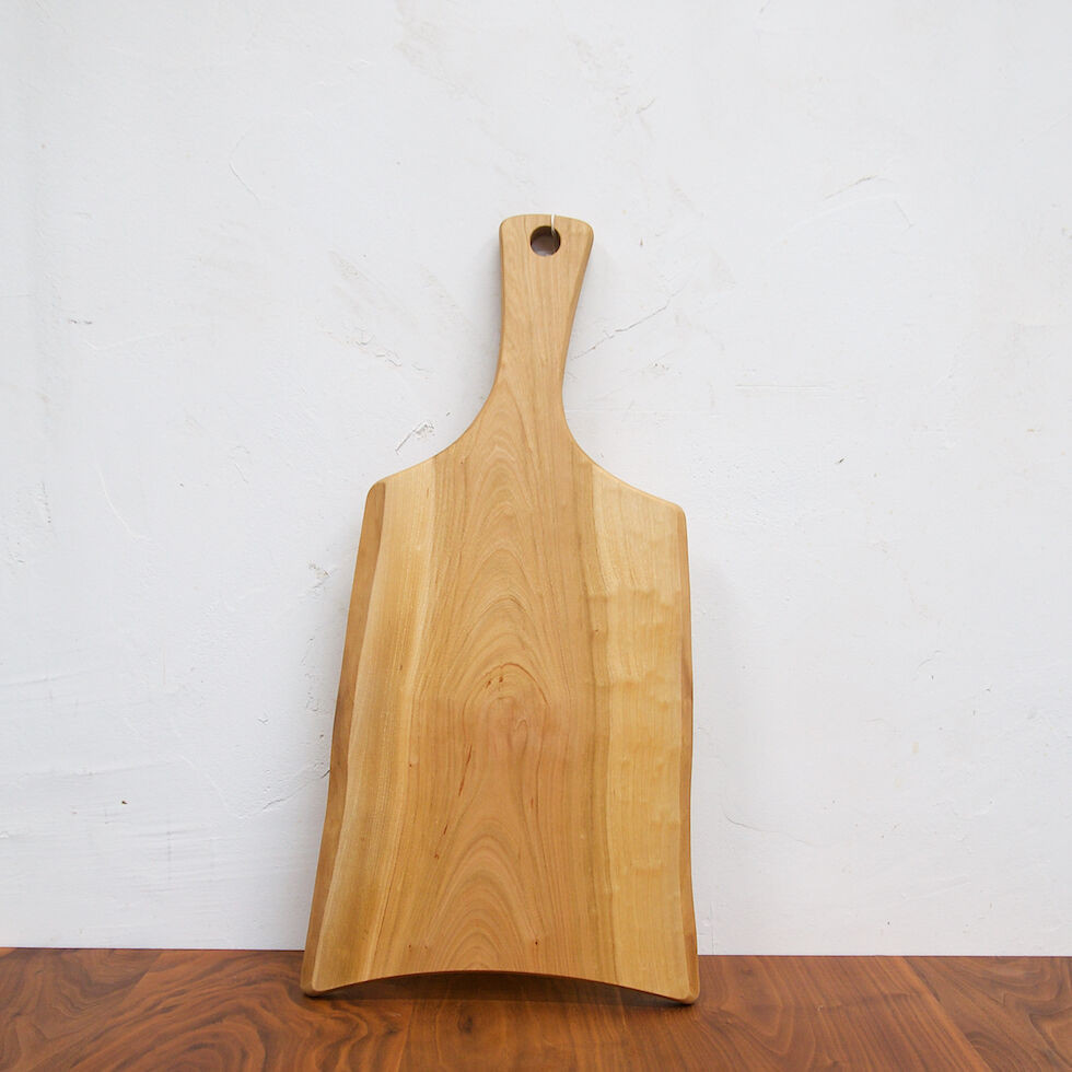 CBHK_164 ひとつひとつ形が違うカッティングボード　(ヤマザクラ材)