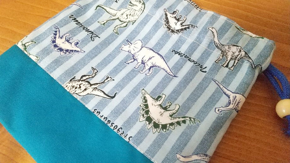 　入園入学新学期準備　ティラノサウルス・トリケラトプス　大好き　恐竜くん　コップ袋や給食袋などに巾着袋 2枚目の画像