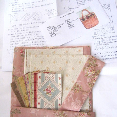 2点おまとめ ヴィンテージ コットンキルトパッチワークバッグ フレンチローズ柄 2点おまとめ ヴィンテージ コットンキルトパッチワークバッグ