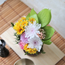 お供え仏花　和モダン　優しい色合いのパープル系の仏花 2枚目の画像