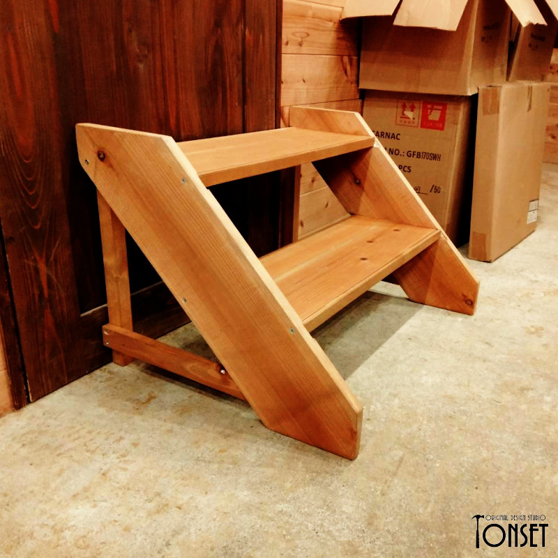 ドヤ顔で壇上にあがる階段 2段 オークcol.