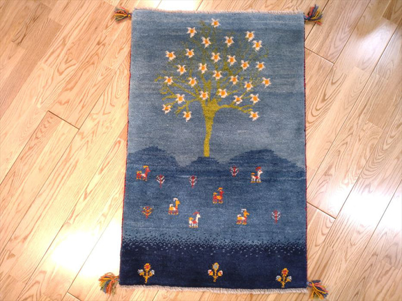 新規入荷】ペルシャ　ギャッベ　玄関マット　95×62cm 青　藍色　生命の木　花 5枚目の画像