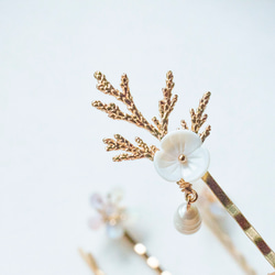白い花　松枝　バロックパール　４点セット　飾りヘアピン　 ヘアアクセサリー　髪飾り　結婚式 5枚目の画像