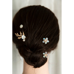 白い花　松枝　バロックパール　４点セット　飾りヘアピン　 ヘアアクセサリー　髪飾り　結婚式 3枚目の画像